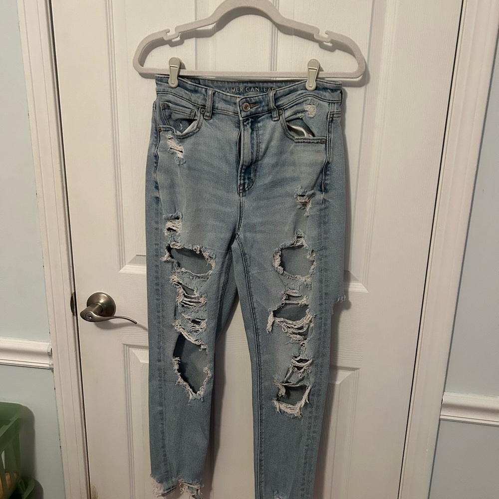 American Eagle Light-wash Distressed Women Jeans